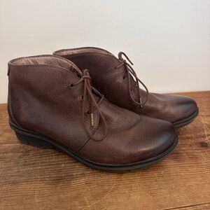 Womans Brown Leather Dansko lace up Boots